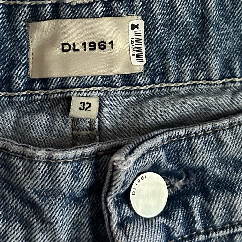 DL1961 Lucila Ultra High Rise 15” Denim Bermuda Shorts Clear Sky Size 32 Revolve